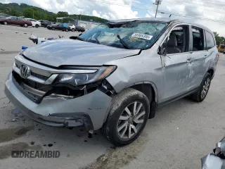 2021 Honda Pilot EX-L z VIN 5FNYF5H58MB008921, wystawiony jako Copart lot #56985395 z przebiegiem Nie podano mil oraz Szkoda całkowita • Salvage title. Historia ofert i sprzedaży dostępna na DreamBid. Obrazek 1.