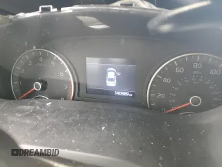 2020 Kia Optima LX z VIN 5XXGT4L37LG404452, wystawiony jako Copart lot #55333805 z przebiegiem 140 889 mil mil oraz Szkoda całkowita • Salvage title. Historia ofert i sprzedaży dostępna na DreamBid. Obrazek 9.