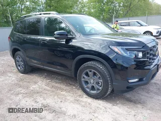 2025 Honda Passport TrailSport с VIN 5FNYF8H65SB006177, выставлен на аукционе IAAI как лот 42273695 с пробегом 1 989 миль миль и . История ставок и продаж доступна на DreamBid. Изображение 1.