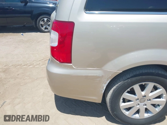 2014 Chrysler Town & Country Touring with VIN 2C4RC1BG3ER418600, listed as a IAAI auction lot 42132277 with 72,406 mi miles and . Bid and sale history available at DreamBid. Image 6.