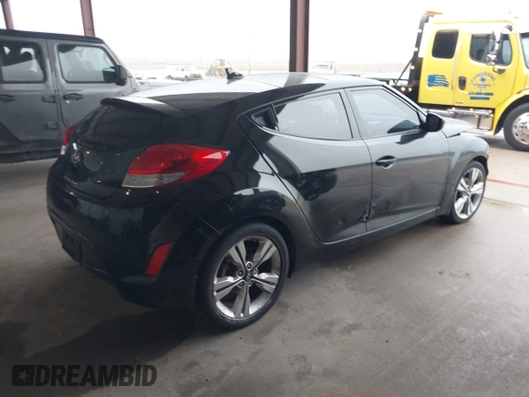 2017 Hyundai Veloster Value Edition with VIN KMHTC6AD6HU321999, listed as a IAAI auction lot 41611017 with 99,382 mi miles. Bid and sale history available at carsss.com. Image 4.