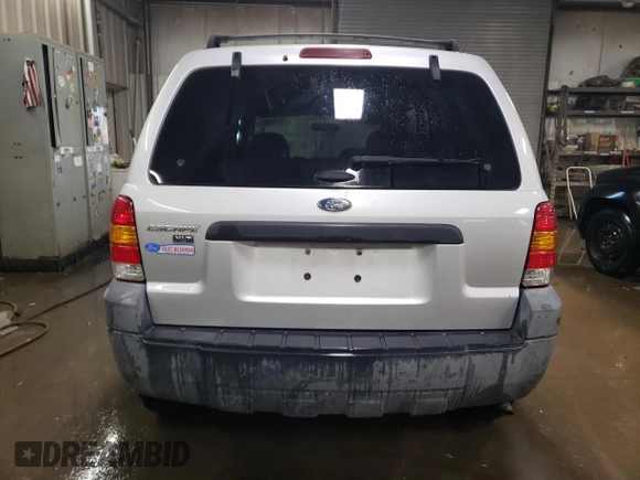 2005 Ford Escape XLT z VIN 1FMYU93145KA20050, wystawiony jako Copart lot #76794024 z przebiegiem 98 559 mil mil oraz Szkoda całkowita • Salvage title. Historia ofert i sprzedaży dostępna na DreamBid. Obrazek 6.