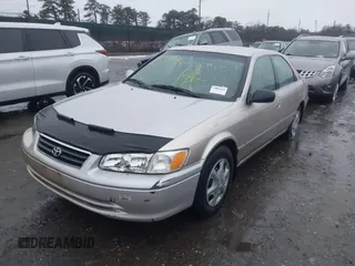 2001 Toyota Camry CE z VIN 4T1BG22K01U847704, wystawiony jako IAAI lot #41583762 z przebiegiem Nie podano mil oraz . Historia ofert i sprzedaży dostępna na DreamBid. Obrazek 2.
