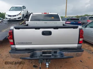 2006 Chevrolet Silverado 1500 LT1 z VIN 1GCEK19B96Z188726, wystawiony jako IAAI lot #42189031 z przebiegiem 40 019 mil mil oraz . Historia ofert i sprzedaży dostępna na DreamBid. Obrazek 16.