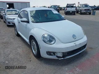 2015 Volkswagen Beetle Fleet Edition z VIN 3VWF17AT1FM655263, wystawiony jako IAAI lot #42556311 z przebiegiem Nie podano mil oraz . Historia ofert i sprzedaży dostępna na DreamBid. Obrazek 1.