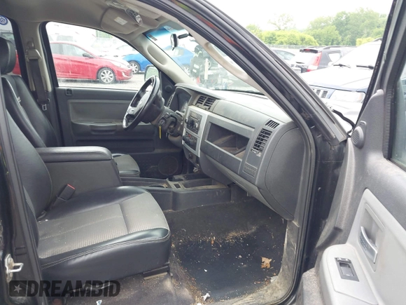 2008 Dodge Dakota с VIN 1D7HW68NX8S560117, выставлен на аукционе IAAI как лот 42383642 с пробегом 108 639 миль миль и . История ставок и продаж доступна на DreamBid. Изображение 5.