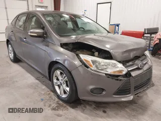 2013 Ford Focus SE with VIN 1FADP3F26DL359581, listed as a IAAI auction lot 42129909 with 129,832 mi miles. Bid and sale history available at carsss.com. Image 1.