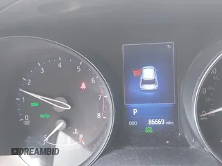 2018 Toyota C-HR XLE z VIN NMTKHMBXXJR041817, wystawiony jako IAAI lot #42174035 z przebiegiem 86 669 mil mil oraz . Historia ofert i sprzedaży dostępna na DreamBid. Obrazek 7.