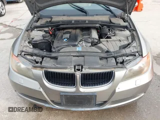 2008 BMW 3 Series 328xi z VIN WBAVC93538K041700, wystawiony jako IAAI lot #42418358 z przebiegiem Nie podano mil oraz . Historia ofert i sprzedaży dostępna na DreamBid. Obrazek 10.