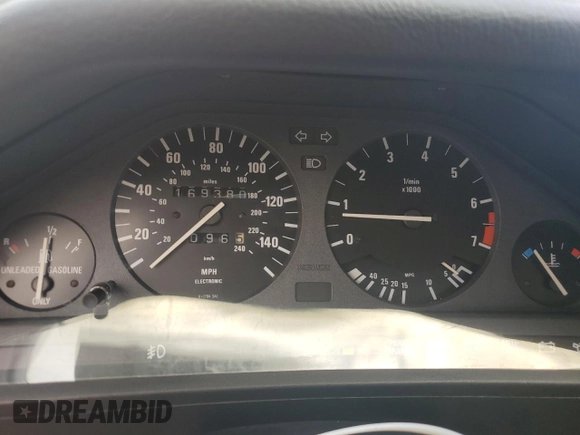 1989 BMW 3 Series z VIN WBAAB9303K8137272, wystawiony jako Copart lot #77381794 z przebiegiem 169 380 mil mil oraz Czysty tytuł • Clean title. Historia ofert i sprzedaży dostępna na DreamBid. Obrazek 9.