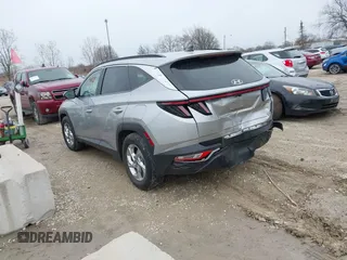 2022 Hyundai Tucson SEL z VIN 5NMJB3AE4NH092795, wystawiony jako IAAI lot #41945158 z przebiegiem 40 441 mil mil oraz . Historia ofert i sprzedaży dostępna na DreamBid. Obrazek 3.