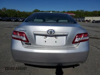 2010 Toyota Camry z VIN 4T1BF3EK8AU042859, wystawiony jako Copart lot #56377355 z przebiegiem 71 660 mil mil oraz Szkoda całkowita • Salvage title. Historia ofert i sprzedaży dostępna na DreamBid. Obrazek 6.
