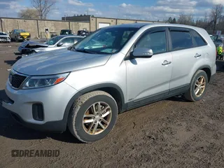 2015 Kia Sorento LX with VIN 5XYKTCA66FG572715, listed as a IAAI auction lot 41995613 with 142,160 mi miles. Bid and sale history available at carsss.com. Image 18.