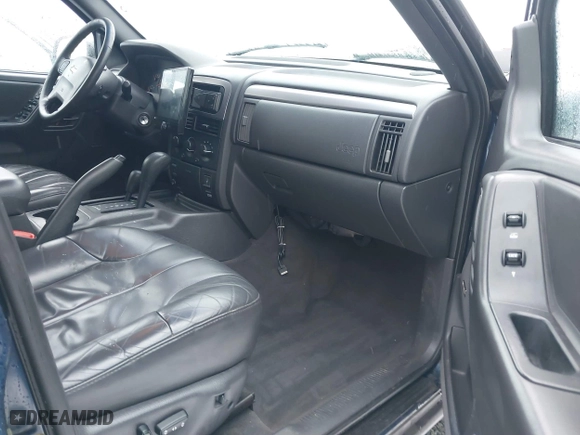 2001 Jeep Grand Cherokee Laredo with VIN 1J4GW48N21C730703, listed as a IAAI auction lot 41581667 with 111,054 mi miles. Bid and sale history available at carsss.com. Image 5.