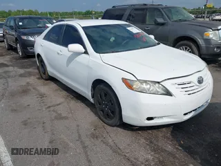 2007 Toyota Camry CE z VIN 4T1BE46K57U631285, wystawiony jako IAAI lot #42420312 z przebiegiem 288 247 mil mil oraz . Historia ofert i sprzedaży dostępna na DreamBid. Obrazek 1.