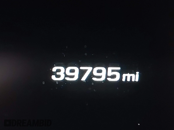 2018 Chevrolet Camaro 2SS z VIN 1G1FG1R77J0170121, wystawiony jako IAAI lot #41757301 z przebiegiem 39 795 mil mil oraz . Historia ofert i sprzedaży dostępna na DreamBid. Obrazek 16.