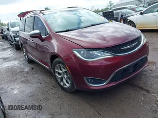 2017 Chrysler Pacifica Limited z VIN 2C4RC1GG8HR703435, wystawiony jako IAAI lot #42156060 z przebiegiem 129 744 mil mil oraz . Historia ofert i sprzedaży dostępna na DreamBid. Obrazek 1.