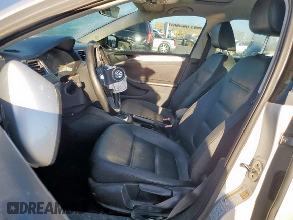 2011 Volkswagen Jetta SEL with VIN 3VWLX7AJ4BM368686, listed as a Copart auction lot 53942575 with 152,581 mi miles and Salvage title. Bid and sale history available at DreamBid. Image 7.
