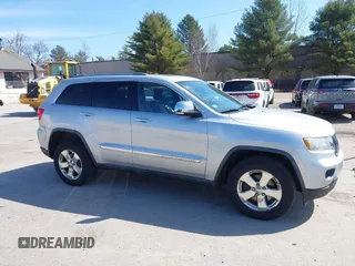 2011 Jeep Grand Cherokee Limited z VIN 1J4RR5GG8BC556064, wystawiony jako IAAI lot #42014688 z przebiegiem 151 706 mil mil oraz . Historia ofert i sprzedaży dostępna na DreamBid. Obrazek 13.