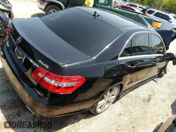 2012 Mercedes-Benz E 350 Luxury with VIN WDDHF8JB5CA631606, listed as a IAAI auction lot 35935312 with Not Provided miles and . Bid and sale history available at DreamBid. Image 4.