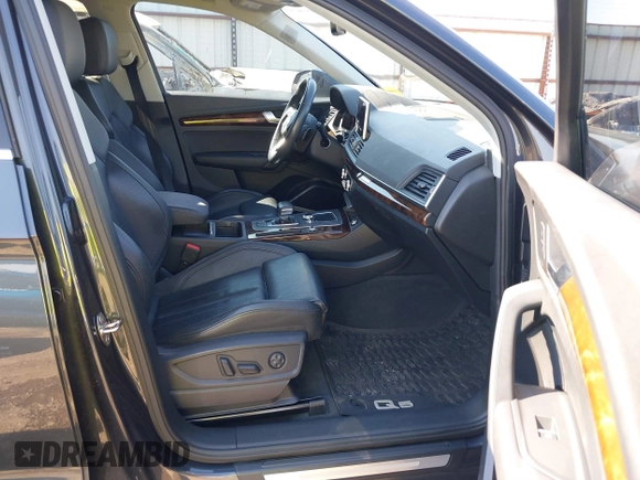 2018 Audi Q5 Premium Plus z VIN WA1BNAFY7J2149356, wystawiony jako IAAI lot #41851706 z przebiegiem 134 874 mil mil oraz . Historia ofert i sprzedaży dostępna na DreamBid. Obrazek 5.