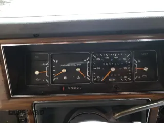 1989 Dodge Dynasty z VIN 1B3BC4634KD442902, wystawiony jako Copart lot #85151394 z przebiegiem 63 120 mil mil oraz Czysty tytuł • Clean title. Historia ofert i sprzedaży dostępna na DreamBid. Obrazek 9.