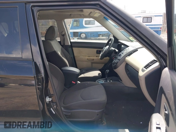 2010 Kia Soul + with VIN KNDJT2A29A7038620, listed as a IAAI auction lot 41989573 with 141,312 mi miles. Bid and sale history available at carsss.com. Image 5.