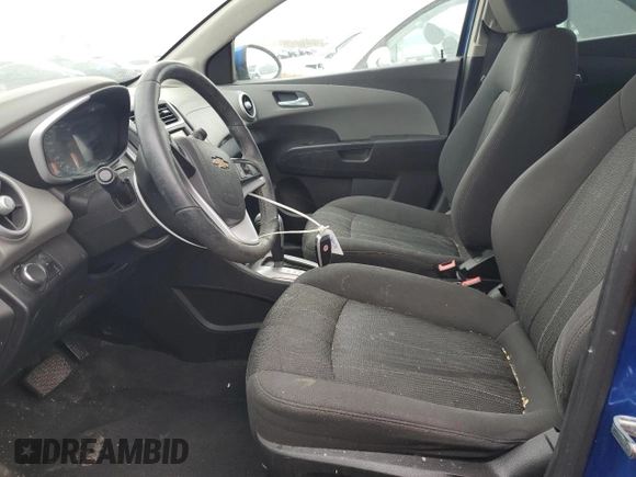 2019 Chevrolet Sonic LT z VIN 1G1JD5SB0K4118610, wystawiony jako Copart lot #47922175 z przebiegiem 105 533 mil mil oraz Czysty tytuł • Clean title. Historia ofert i sprzedaży dostępna na DreamBid. Obrazek 7.