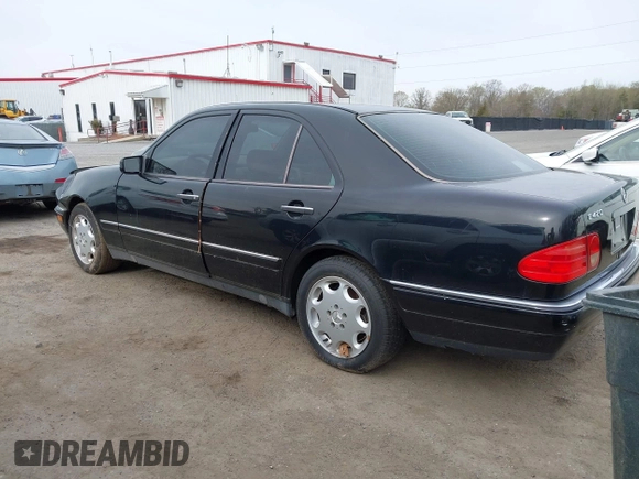 1997 Mercedes-Benz E-Class with VIN WDBJF72F9VA589689, listed as a IAAI auction lot 41929830 with 172,334 mi miles. Bid and sale history available at carsss.com. Image 3.