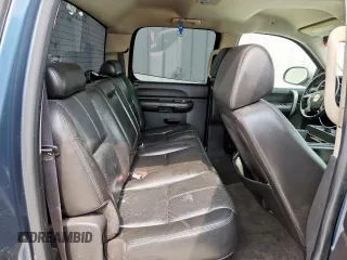 2007 GMC Sierra 1500 SLE1 z VIN 2GTEC13J771646190, wystawiony jako Copart lot #58850895 z przebiegiem 199 334 mil mil oraz Czysty tytuł • Clean title. Historia ofert i sprzedaży dostępna na DreamBid. Obrazek 10.