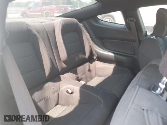 2015 Ford Mustang V6 z VIN 1FA6P8AM8F5347101, wystawiony jako Copart lot #62295205 z przebiegiem 92 592 mil mil oraz Szkoda całkowita • Salvage title. Historia ofert i sprzedaży dostępna na DreamBid. Obrazek 10.