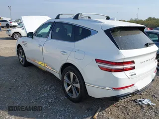 2024 Genesis GV80 z VIN KMUHCESC6RU160904, wystawiony jako IAAI lot #40675389 z przebiegiem 6 984 mil mil oraz . Historia ofert i sprzedaży dostępna na DreamBid. Obrazek 3.