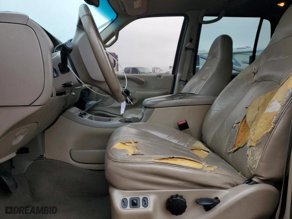 2002 Ford Expedition Eddie Bauer with VIN 1FMRU17L42LA92423, listed as a Copart auction lot 87807995 with 335,727 mi miles and Salvage Title. Bid and sale history available at carsss.com. Image 7.