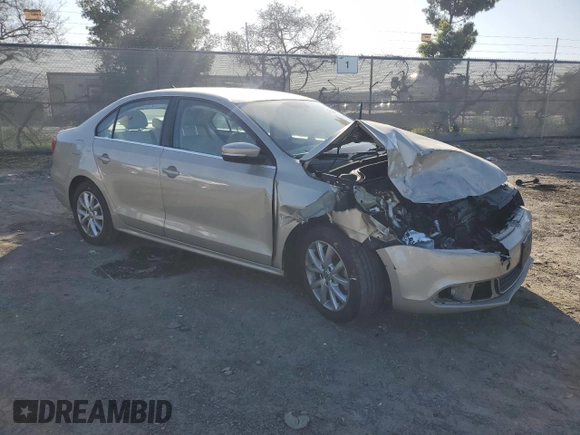 2014 Volkswagen Jetta SE with VIN 3VWD17AJ2EM240795, listed as a Copart auction lot 49749455 with 73,389 mi miles and Salvage title. Bid and sale history available at DreamBid. Image 4.