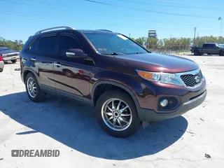 2011 Kia Sorento EX with VIN 5XYKU4A22BG136129, listed as a IAAI auction lot 41739443 with 190,405 mi miles. Bid and sale history available at carsss.com. Image 1.