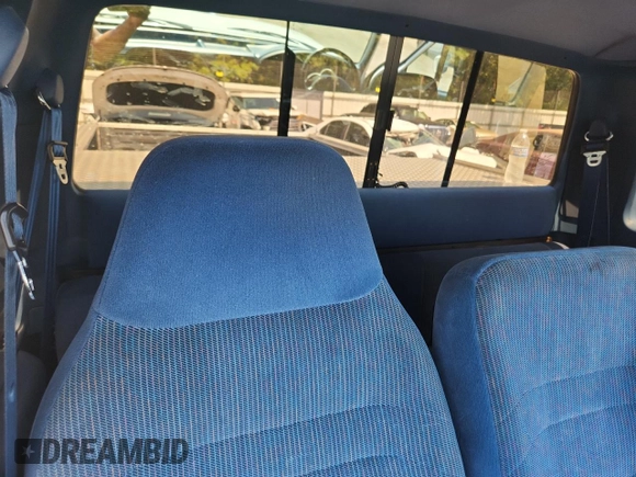 1997 Ford F-250 с VIN 1FTHX25F1VED01393, выставлен на аукционе Copart как лот 61215175 с пробегом 176 801 миль миль и Списание • Salvage title. История ставок и продаж доступна на DreamBid. Изображение 10.