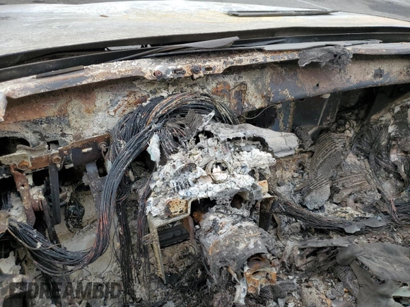 1988 Cadillac DeVille z VIN 1G6CD5155J4224547, wystawiony jako Copart lot #42850345 z przebiegiem Nie podano mil oraz Nie do naprawy • Non repairable. Historia ofert i sprzedaży dostępna na DreamBid. Obrazek 9.
