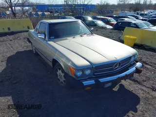 1985 Mercedes-Benz 380 z VIN WDBBA45C8FA035077, wystawiony jako IAAI lot #41704641 z przebiegiem 127 403 mil mil oraz . Historia ofert i sprzedaży dostępna na DreamBid. Obrazek 1.