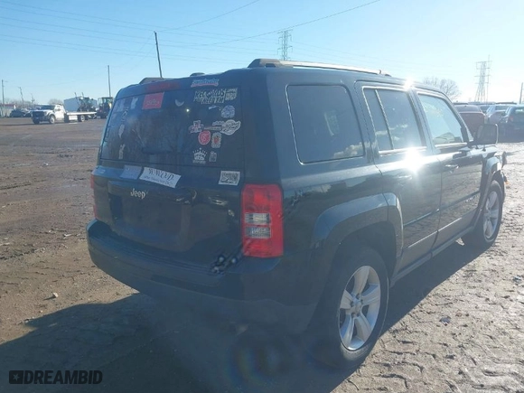 2016 Jeep Patriot Sport with VIN 1C4NJPBA6GD575594, listed as a IAAI auction lot 41114650 with 999,999 mi miles. Bid and sale history available at carsss.com. Image 4.