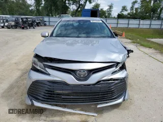 2018 Toyota Camry LE z VIN 4T1B11HK3JU525478, wystawiony jako Copart lot #56112235 z przebiegiem 141 609 mil mil oraz Szkoda całkowita • Salvage title. Historia ofert i sprzedaży dostępna na DreamBid. Obrazek 5.