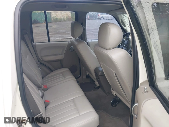 2005 Jeep Liberty Limited with VIN 1J4GL58K35W693637, listed as a IAAI auction lot 42515249 with Not provided miles and . Bid and sale history available at DreamBid. Image 8.