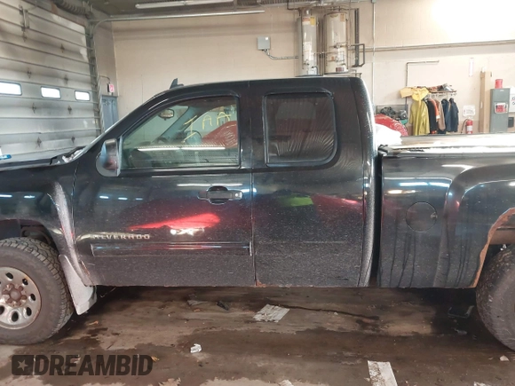 2010 Chevrolet Silverado 1500 LS with VIN 1GCSKREAXAZ161901, listed as a IAAI auction lot 41502944 with 289,439 mi miles and . Bid and sale history available at DreamBid. Image 14.