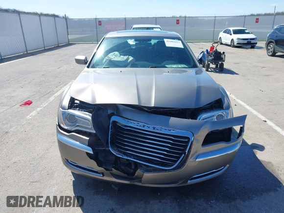 2014 Chrysler 300 z VIN 2C3CCAAGXEH335800, wystawiony jako IAAI lot #41984427 z przebiegiem 247 358 mil mil oraz . Historia ofert i sprzedaży dostępna na DreamBid. Obrazek 12.