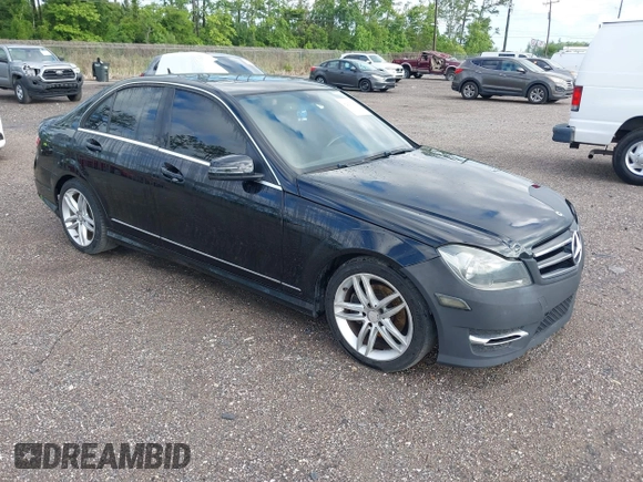 2014 Mercedes-Benz C 250 Sport z VIN WDDGF4HB0EA957858, wystawiony jako IAAI lot #42253090 z przebiegiem 192 097 mil mil oraz . Historia ofert i sprzedaży dostępna na DreamBid. Obrazek 1.