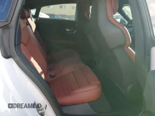 2023 Audi RS e-tron GT z VIN WAUBHBFW6P7900375, wystawiony jako Copart lot #77436303 z przebiegiem 1862 mil mil oraz . Historia ofert i sprzedaży dostępna na DreamBid. Obrazek 10.