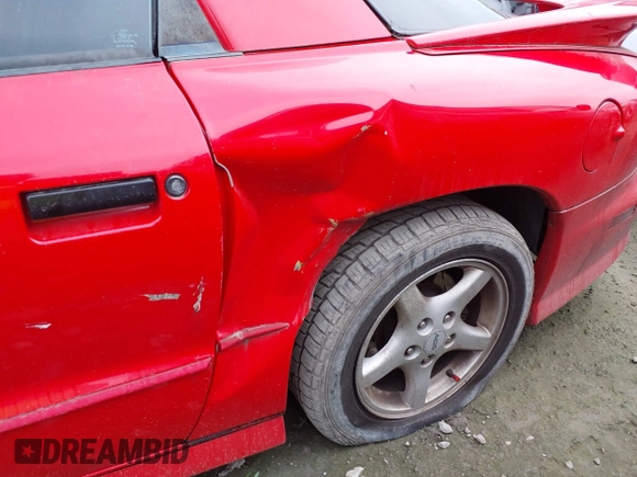 1995 Pontiac Firebird Formula z VIN 2G2FV22P8S2255664, wystawiony jako IAAI lot #42580637 z przebiegiem 148 677 mil mil oraz . Historia ofert i sprzedaży dostępna na DreamBid. Obrazek 14.