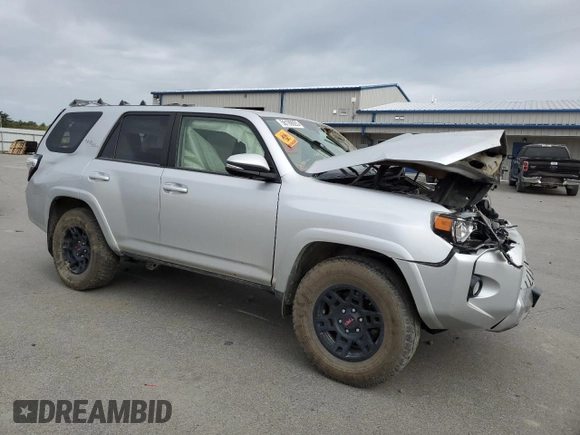 2018 Toyota 4Runner SR5 z VIN JTEBU5JR7J5579821, wystawiony jako Copart lot #56199925 z przebiegiem Nie podano mil oraz Szkoda całkowita • Salvage title. Historia ofert i sprzedaży dostępna na DreamBid. Obrazek 4.