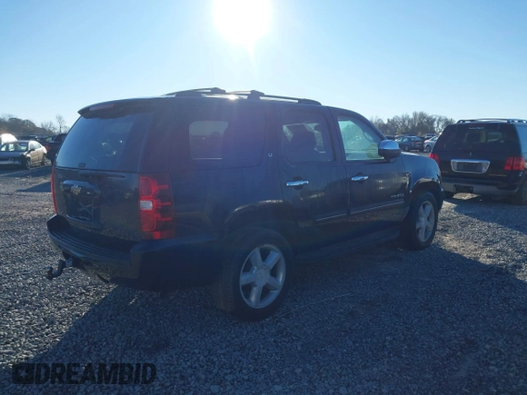 2008 Chevrolet Tahoe 1LT z VIN 1GNFC13J18J107597, wystawiony jako IAAI lot #38245407 z przebiegiem 152 950 mil mil oraz . Historia ofert i sprzedaży dostępna na DreamBid. Obrazek 4.