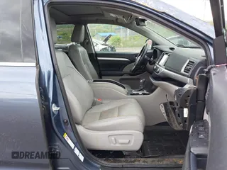 2017 Toyota Highlander XLE with VIN 5TDJZRFH8HS391841, listed as a IAAI auction lot 42170249 with 93,362 mi miles and . Bid and sale history available at DreamBid. Image 5.