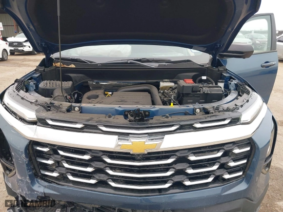 2025 Chevrolet Equinox FWD LT with VIN 3GNAXHEG1SL107950, listed as a IAAI auction lot 41535200 with 10,002 mi miles. Bid and sale history available at carsss.com. Image 10.